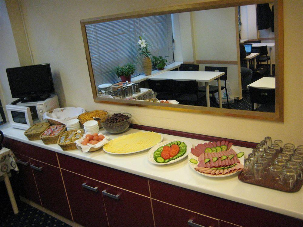Alpha - Frankfurt Station Guest house