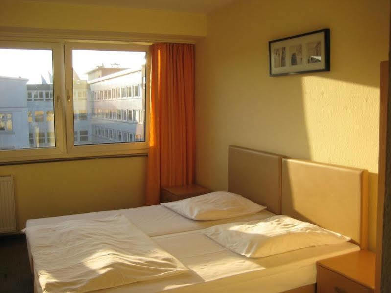 Alpha - Frankfurt Station Guest house