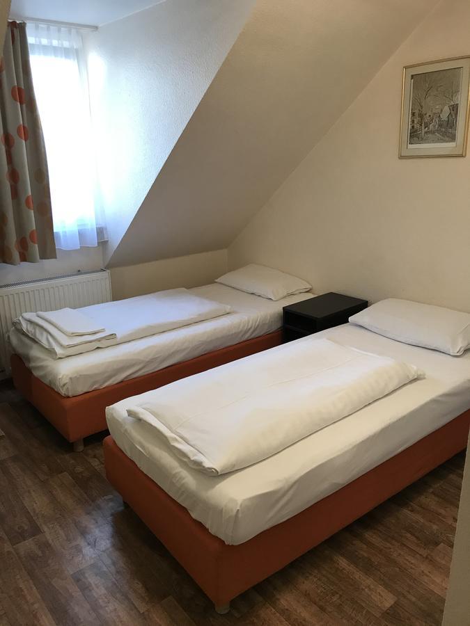 Gasthof Alpha - Frankfurt Station 3*