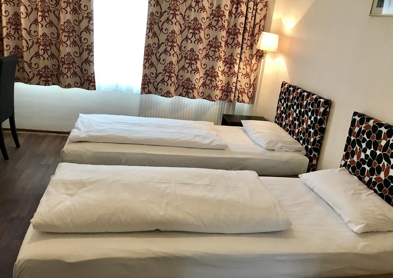 Gasthof Alpha - Frankfurt Station 3*