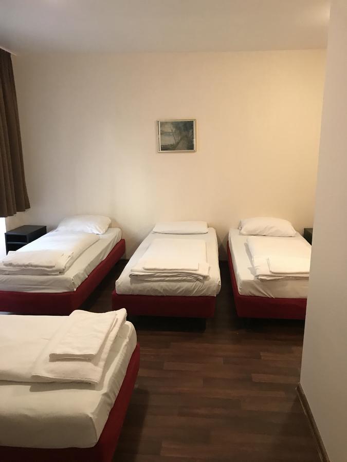 Alpha - Frankfurt Station Gasthof 3*