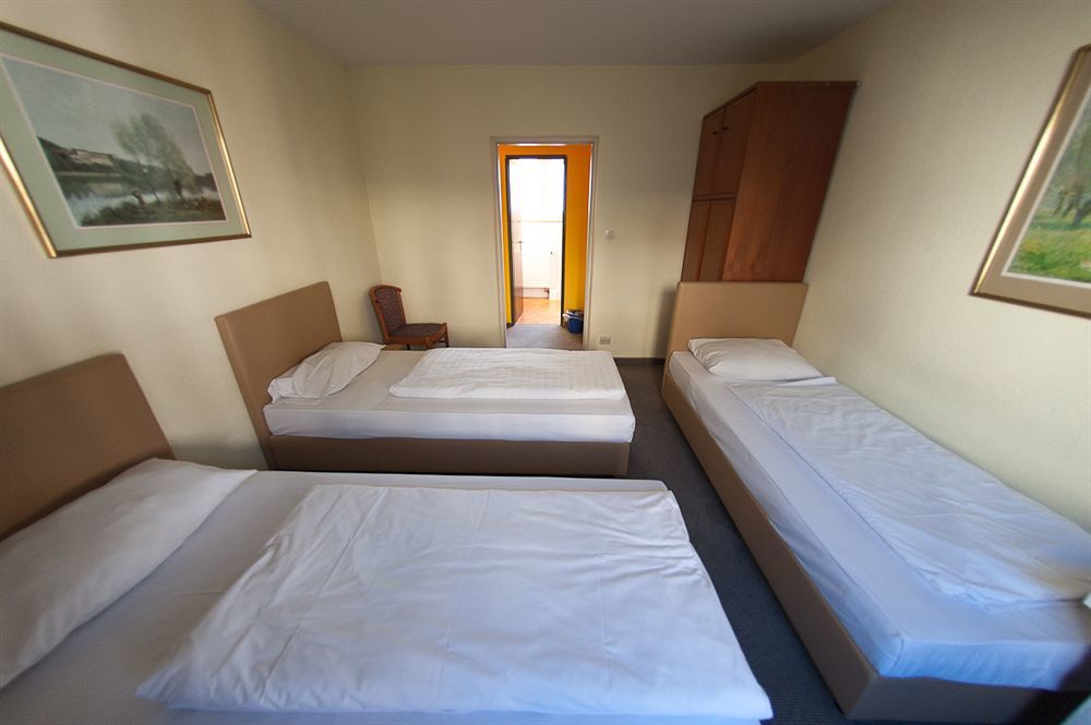 Gasthof Alpha - Frankfurt Station 3*